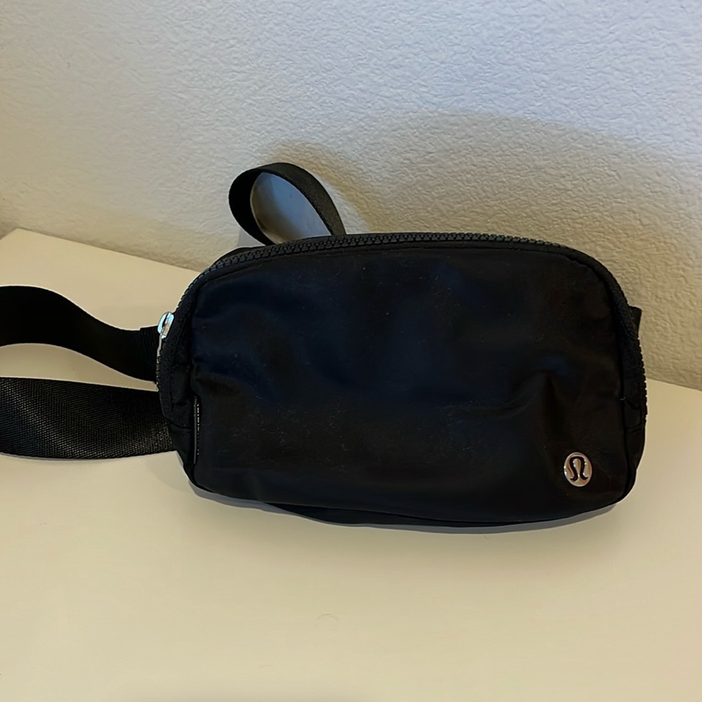 Lululemon everywhere belt bag 1L